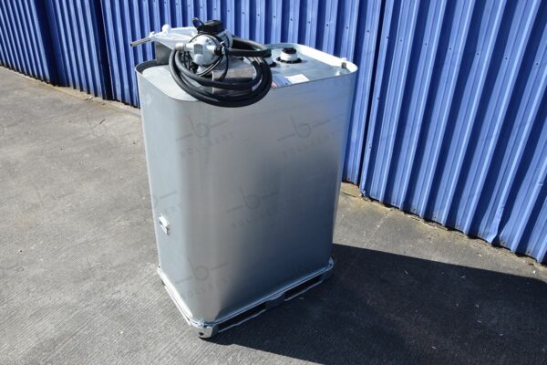 1000 liter tank (verzinkt) voor AdBlue® met pomp (220V)