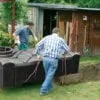 Nordic septische put 1500L gedragen door 2 mannen