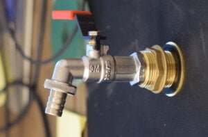 toebehoren-water-kraan-met-messing-flens-3-4-inch-1-inch-scaled