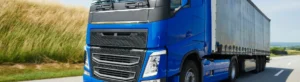 blauwe-vrachtwagen-onderweg-op-hvo-diesel-voordelige-hvo100-prijs-dankzij-bulkopslag-in-hvo-diesel-opslagtank