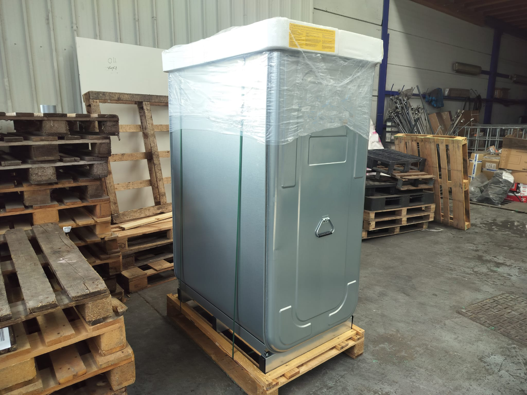 Verzinkte mazouttank 1000 liter, verpakt voor transport op pallet