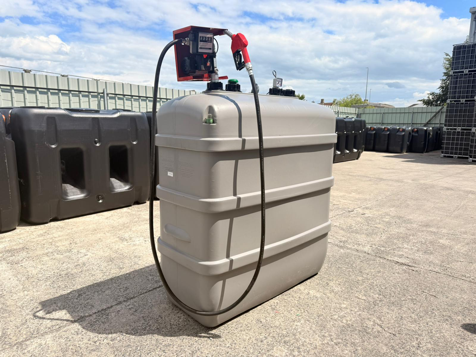 Dubbelwandige mazouttank 2000 liter met pomp, buitenopstelling