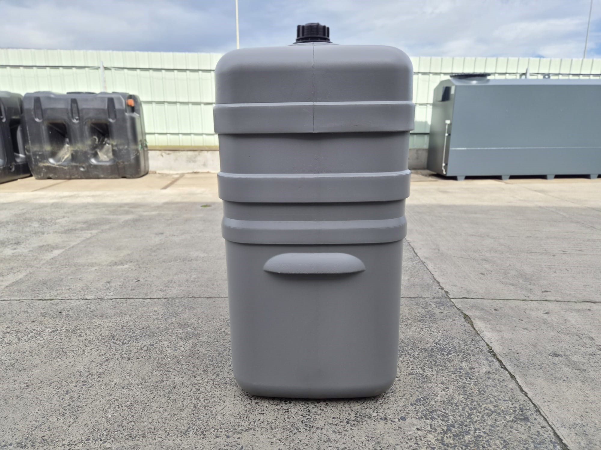 Dubbelwandige mazouttank 700 liter, vooraanzicht