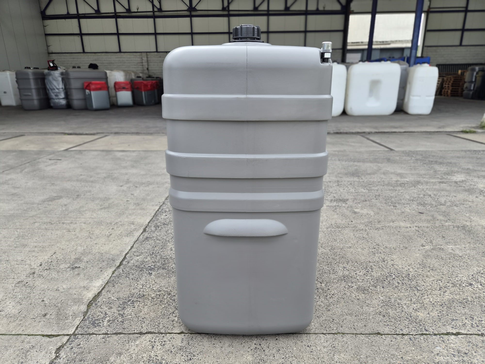 Dubbelwandige mazouttank 700 liter, 3/4-aanzicht