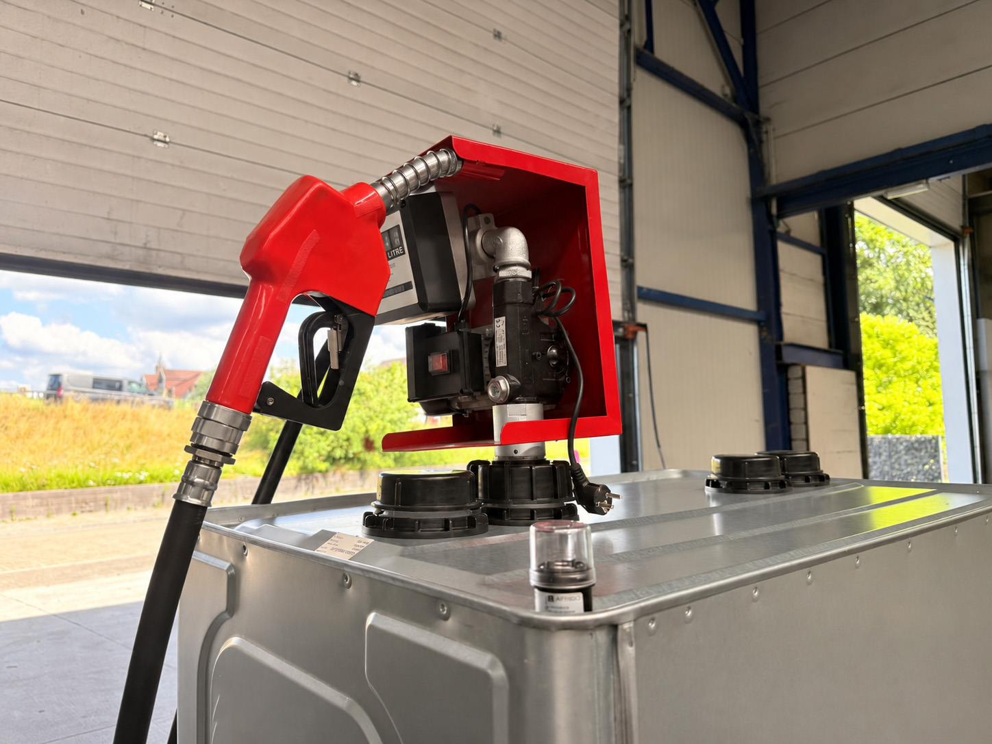 nlmazouttank-verzinkt-1000l-pomp-detail-motor