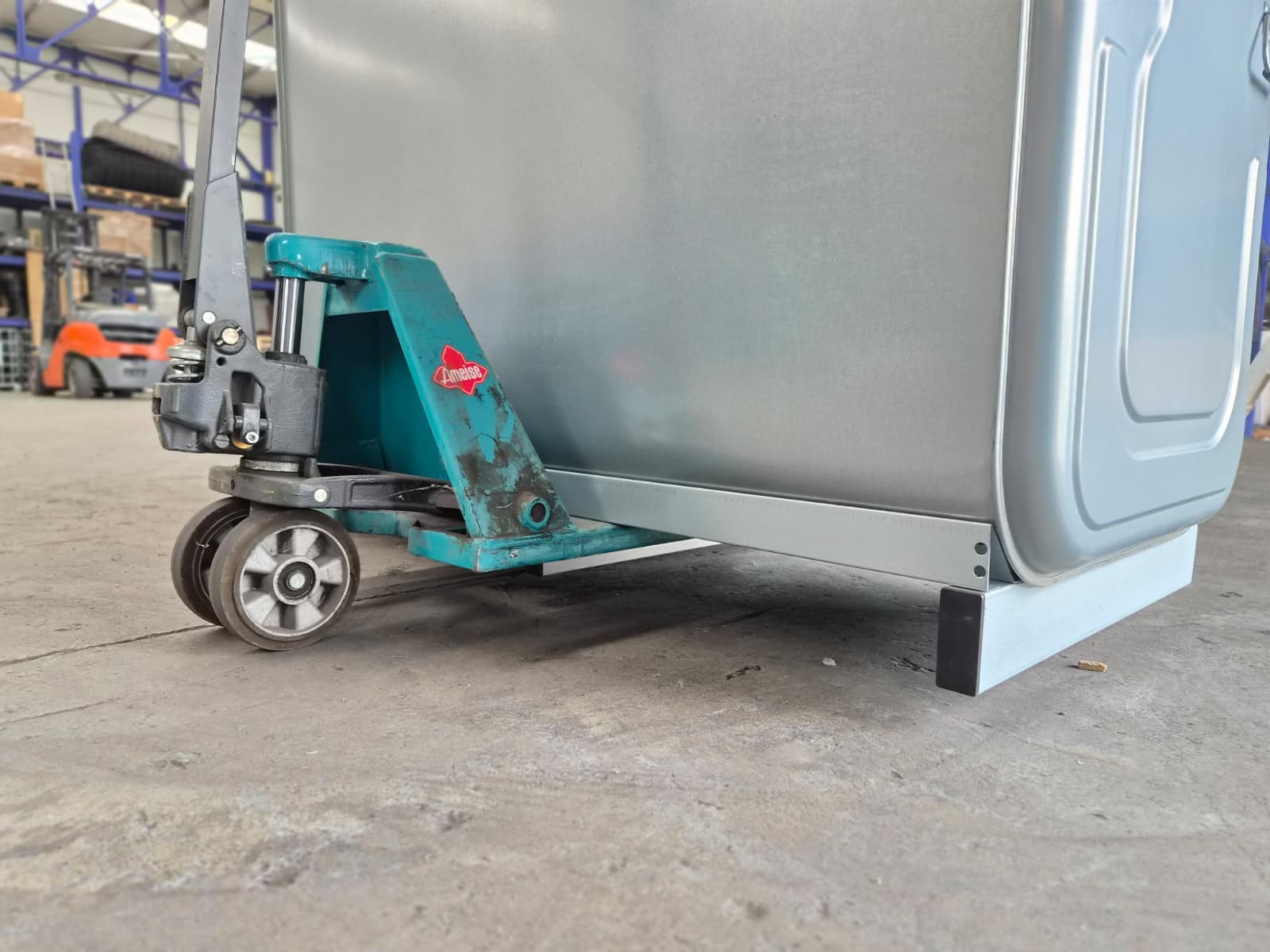 verzinkte-mazouttank-1500l-transpalet-stalen-voet-detail