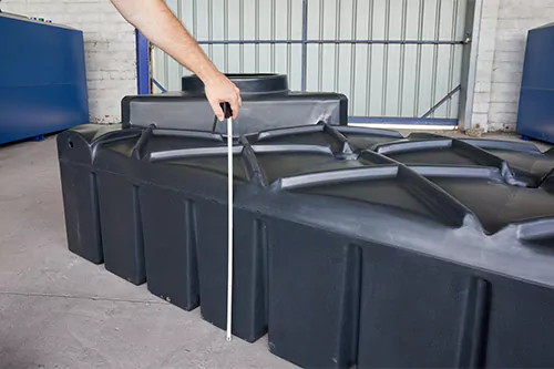 Regenwaterput plaatsen met een lage kunststof regenwaterput voor minder diepe graafwerken.