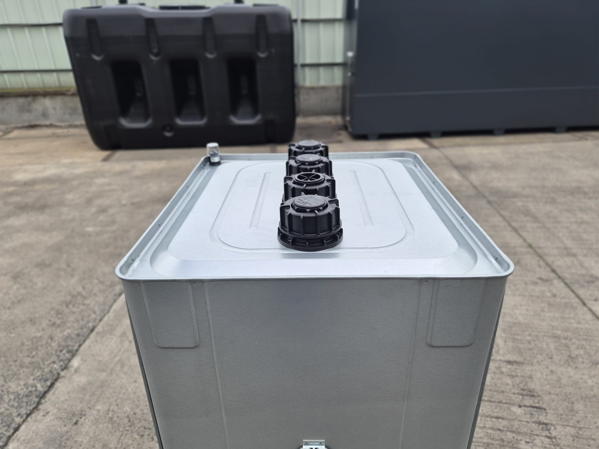 Verzinkte mazouttank 400 liter, 3/4-aanzicht