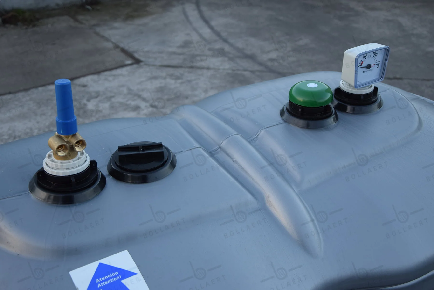 maz-bg-re-verw-pe-grijs-co-750l-1_02