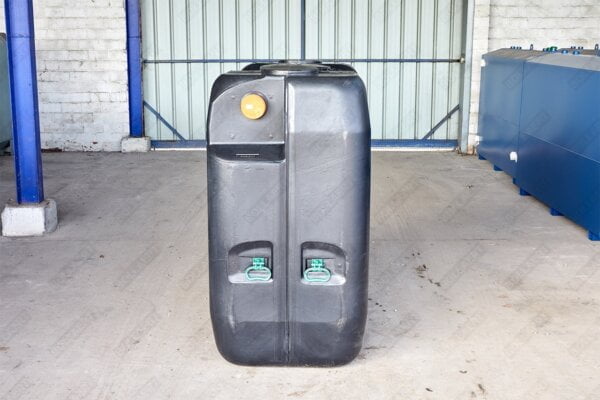ondergrondse-rechthoekige-regenput-in-kunststof-2000-liter-achterkant