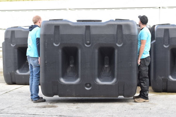 ondergrondse-rechthoekige-regenput-in-kunststof-2000-liter-kan-door-twee-personen-gedragen-worden