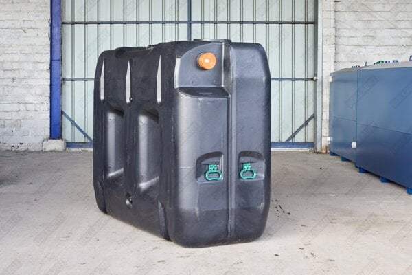ondergrondse-rechthoekige-regenput-in-kunststof-2000-liter-zij-en-achteraanzicht-2