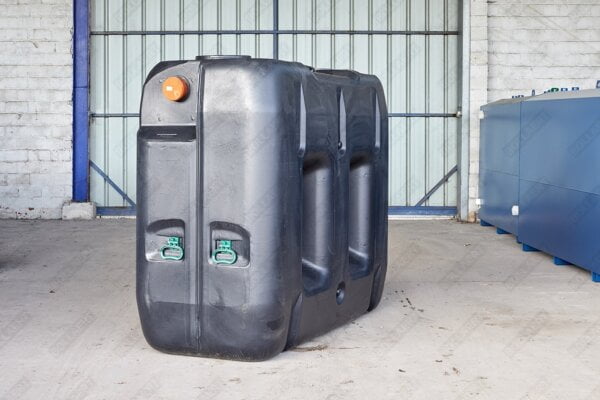 ondergrondse-rechthoekige-regenput-in-kunststof-2000-liter-zij-en-achteraanzicht