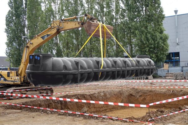 platte-kunststof-regenwaterput-20000-liter-plaatsing