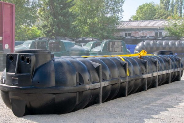 platte-kunststof-regenwaterput-20000-liter-vooraanzicht