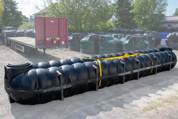 platte-kunststof-regenwaterput-20000-liter-zijaanzicht