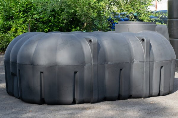 platte-kunststof-regenwaterput-7500-liter-zijaanzicht