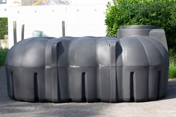 platte-kunststof-regenwaterput-7500-liter-zijkant