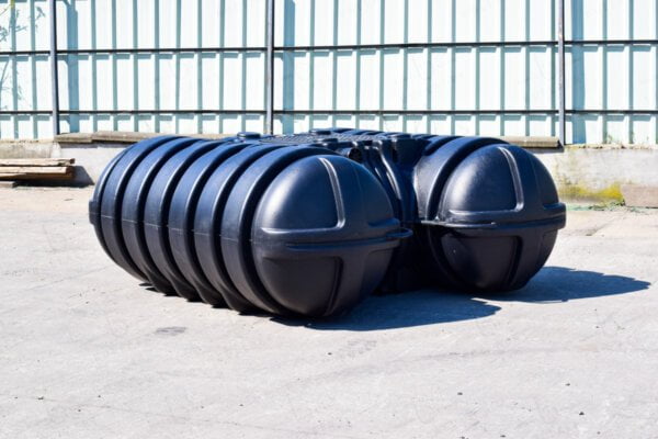 platte-kunststof-waterput-3500-liter-met-uitschuifbare-schacht